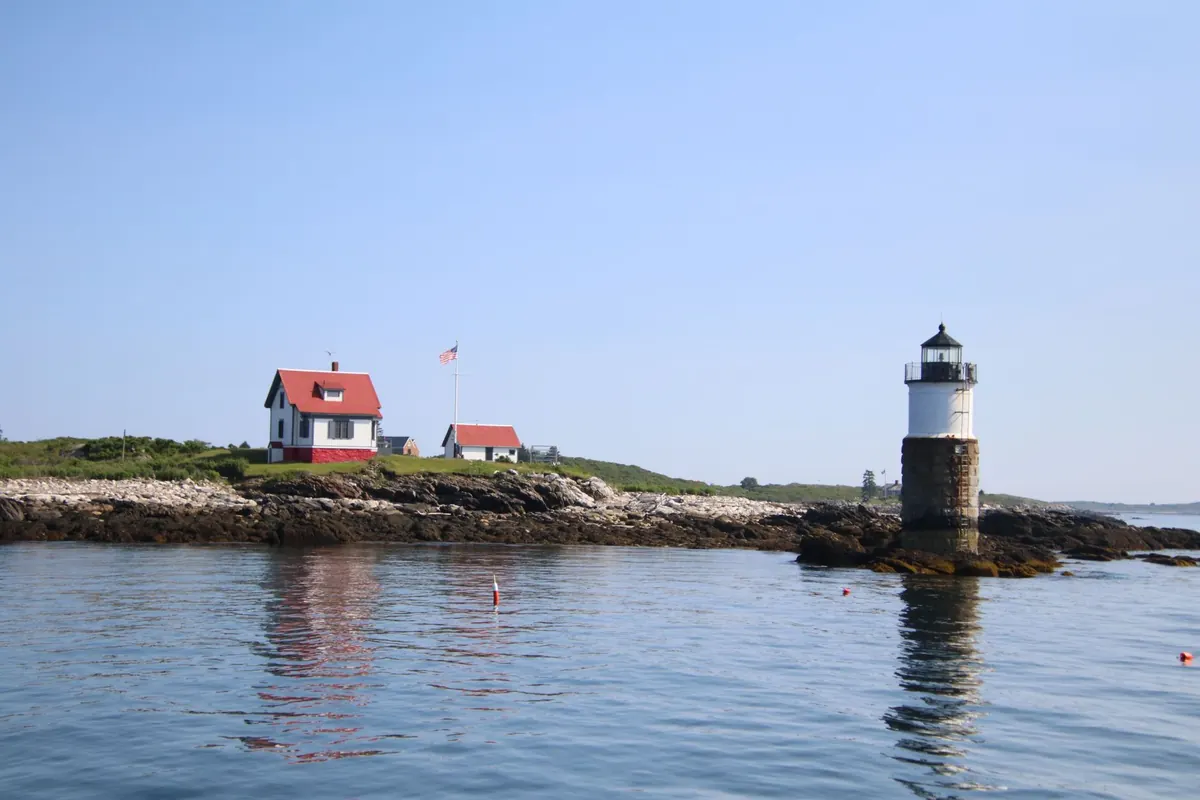 Lighthouse Stays vs Coastal Cottages: Which Is Right for Your UK Break?