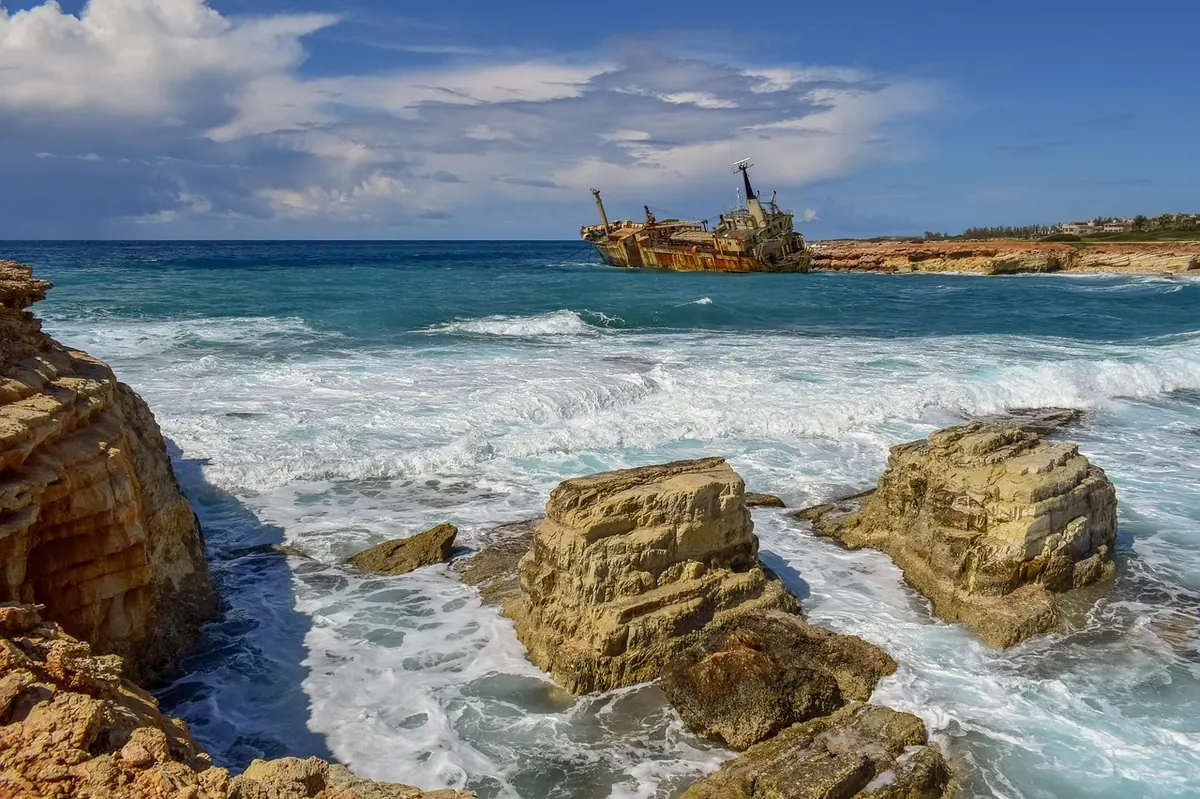 Why the UK Has So Many Shipwrecks: A Coastal Geography Explainer